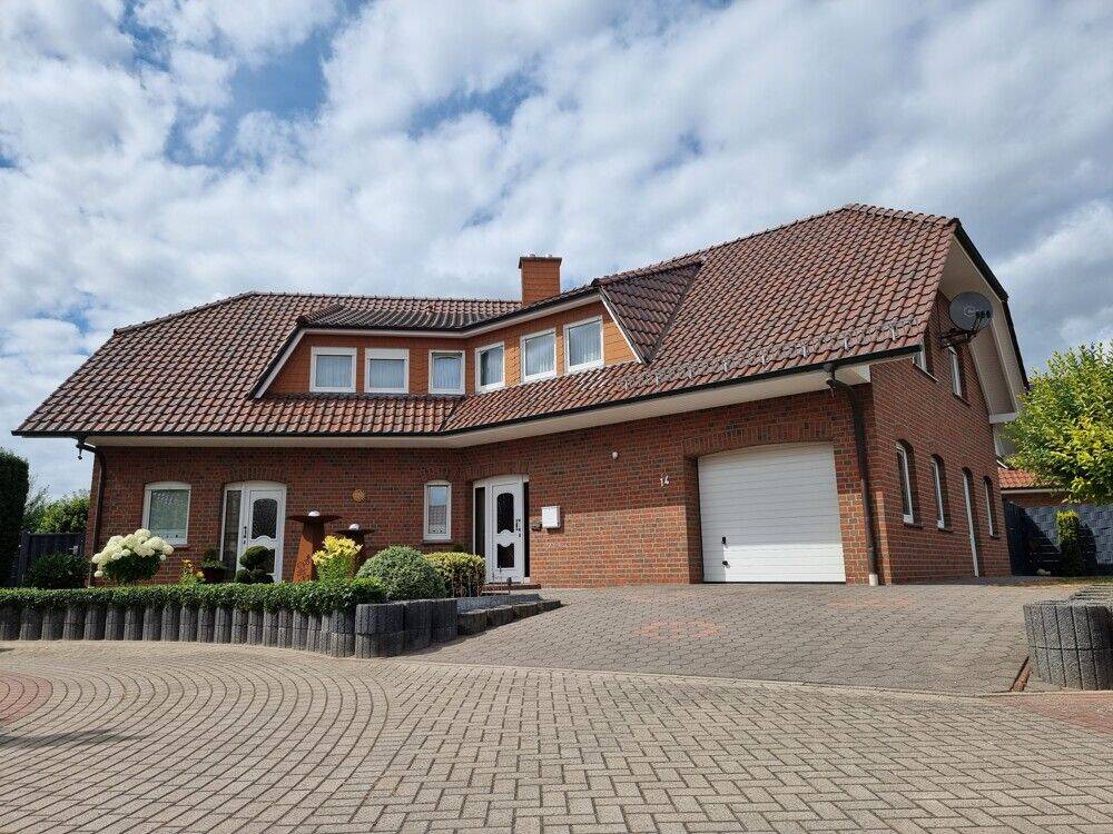 Großzügiges Zweifamilienhaus in attraktiver Sackgassenlage, 49401 Damme