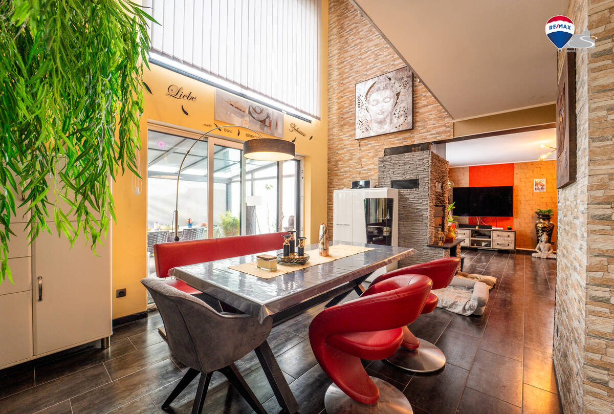 Modernes Zweifamilienhaus mit ELW, Wintergarten und Wärmepumpe, 54441 Kirf