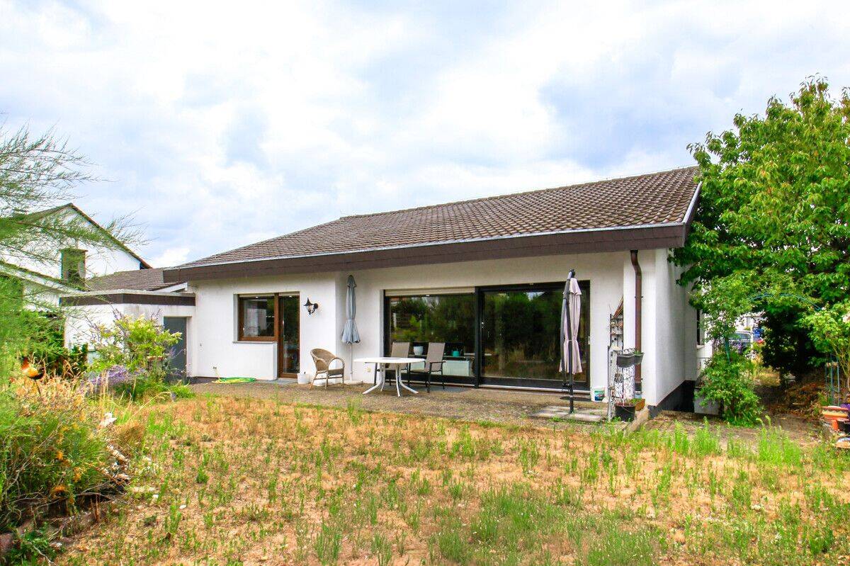 Bungalow mit Garten und Garage in Otterstadt in ruhiger Lage sucht neuen Erwerber/in, 67166 Otterstadt