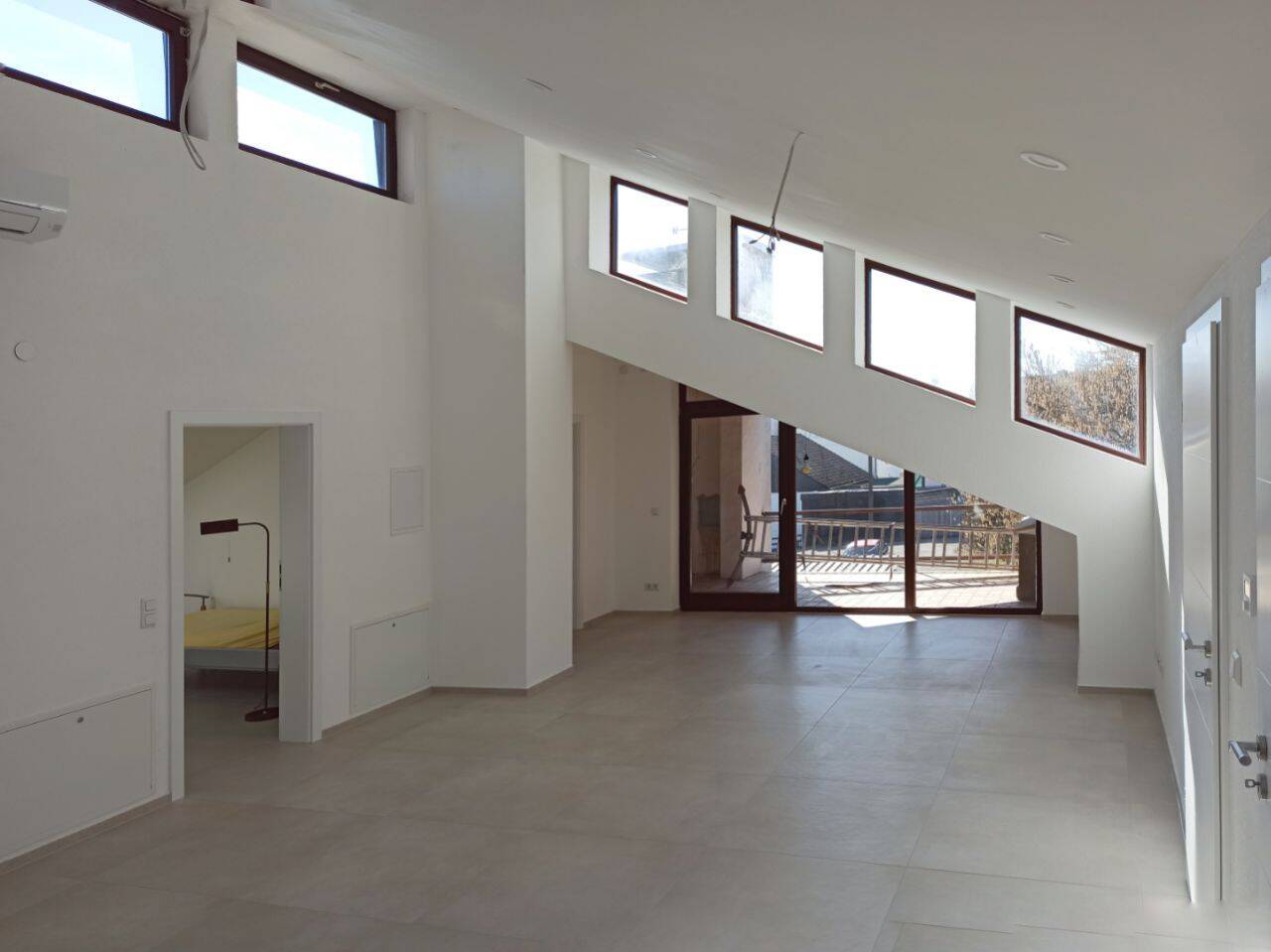 Exklusive, lichtdurchflutete Atelierwohnung mit Loft-Charakter, Klimaanlage & Südbalkon!, 88471 Laupheim
