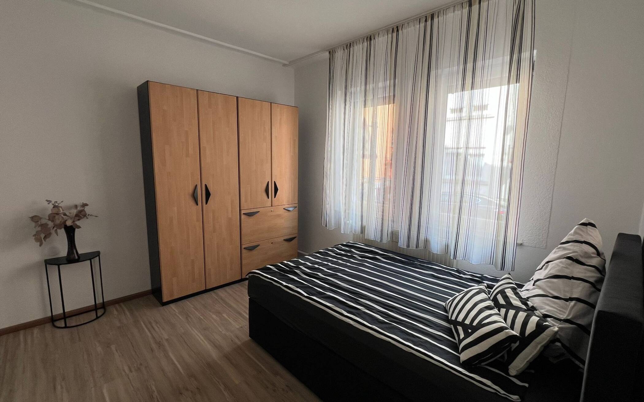 Zeitwohnen im WG-Zimmer Stuttgart Zuffenhausen ab 1 Monat, 70435 Stuttgart (Stammheim Zuffenhausen)
