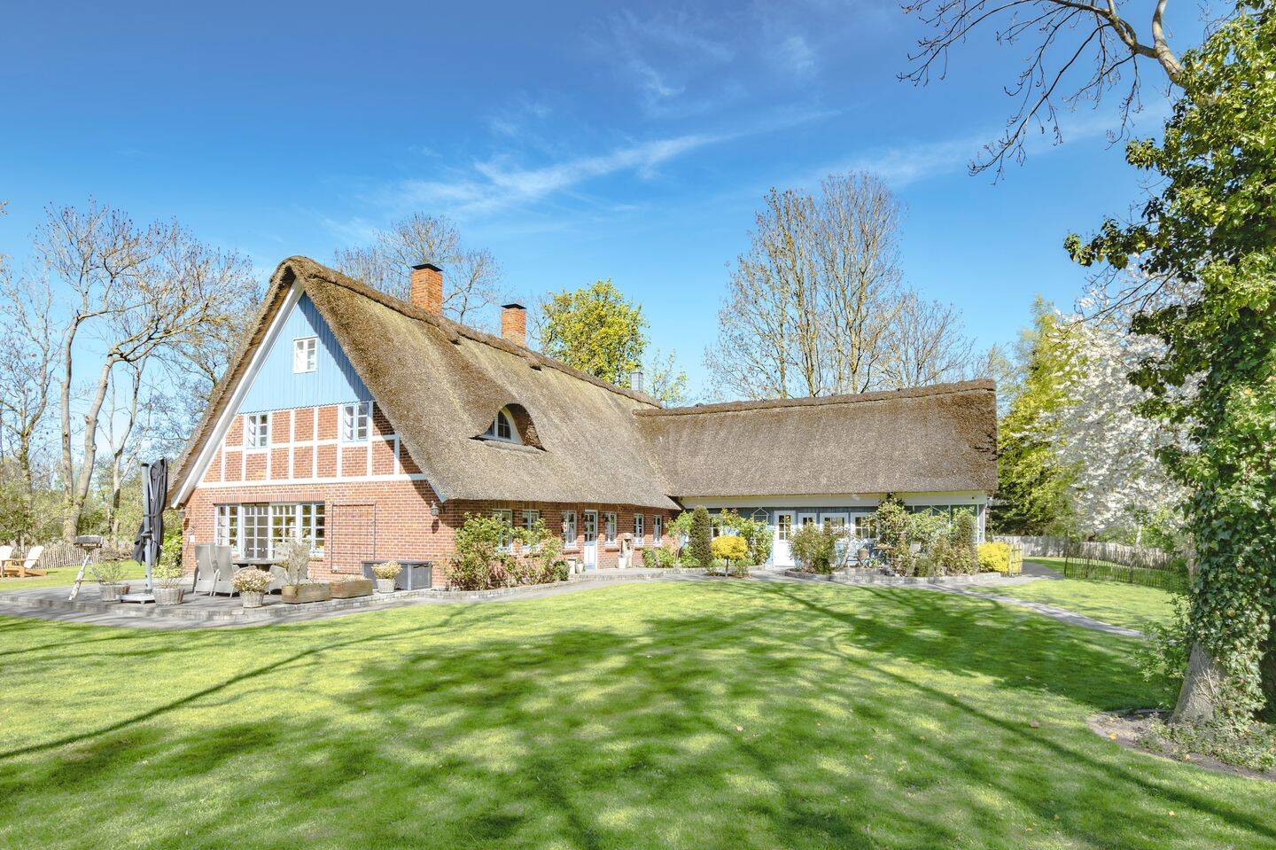 Ein Zuhause, das Herzen berührt – Exklusives Reetdachanwesen in Drochtersen, 21706 Drochtersen