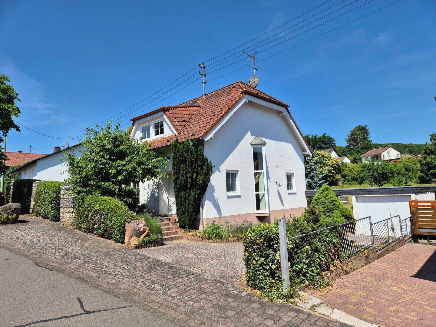 Schönes Einfamilienhaus mit 5 Zimmern, EBK und großem Garten in idyllischer Lage, 67294 Oberwiesen