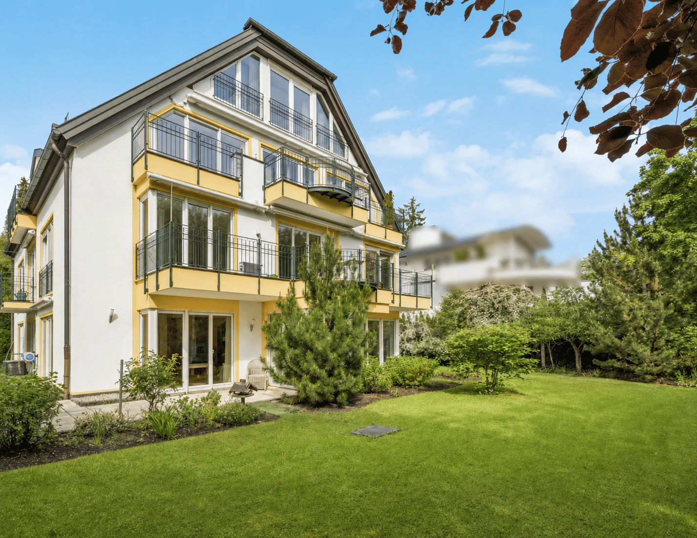 Großzügig wohnen wie im Haus – barrierearm, mit 400 m² Garten & separatem Bereich im UG, 80638 München (Moosach Neuhausen-Nymphenburg)