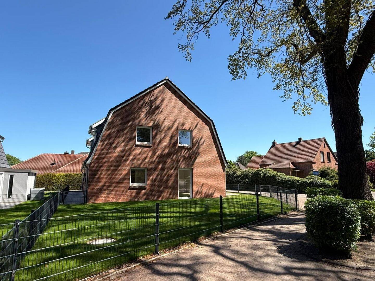 Attraktive Doppelhaushälfte – Neubau, zu sofort zu vermieten… Top Lage!, 27798 Hude (Oldb) (Hude)