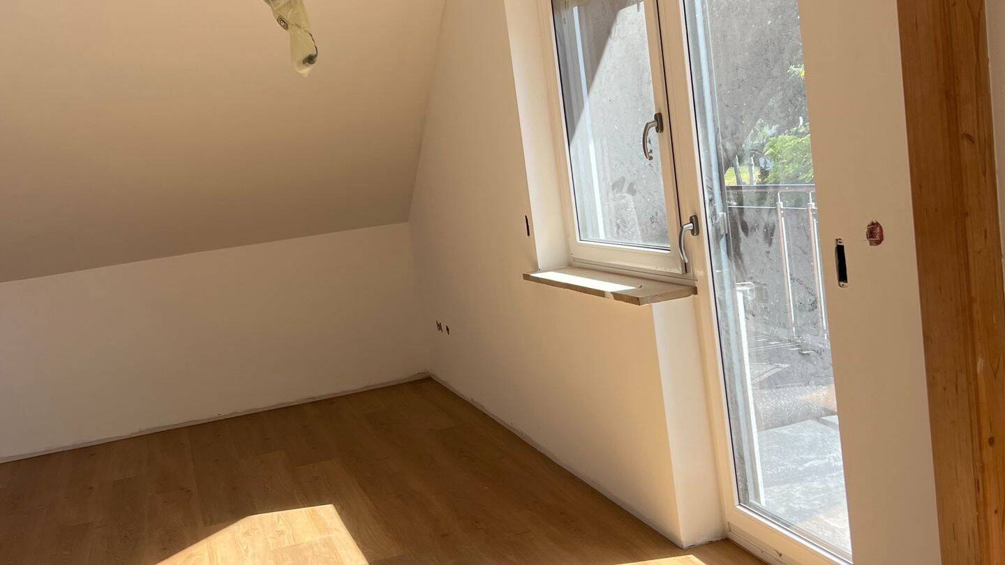 4 Zimmerwohnung komplettsaniert, 100qm ab August / Pettstadt, 96175 Pettstadt