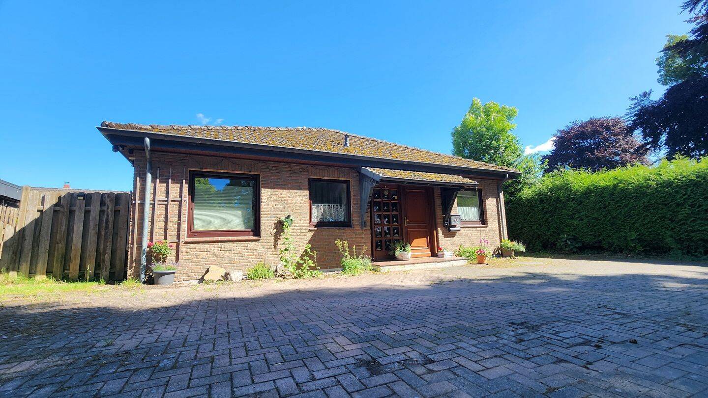 -Bungalow mit Garage-, 23795 Schackendorf