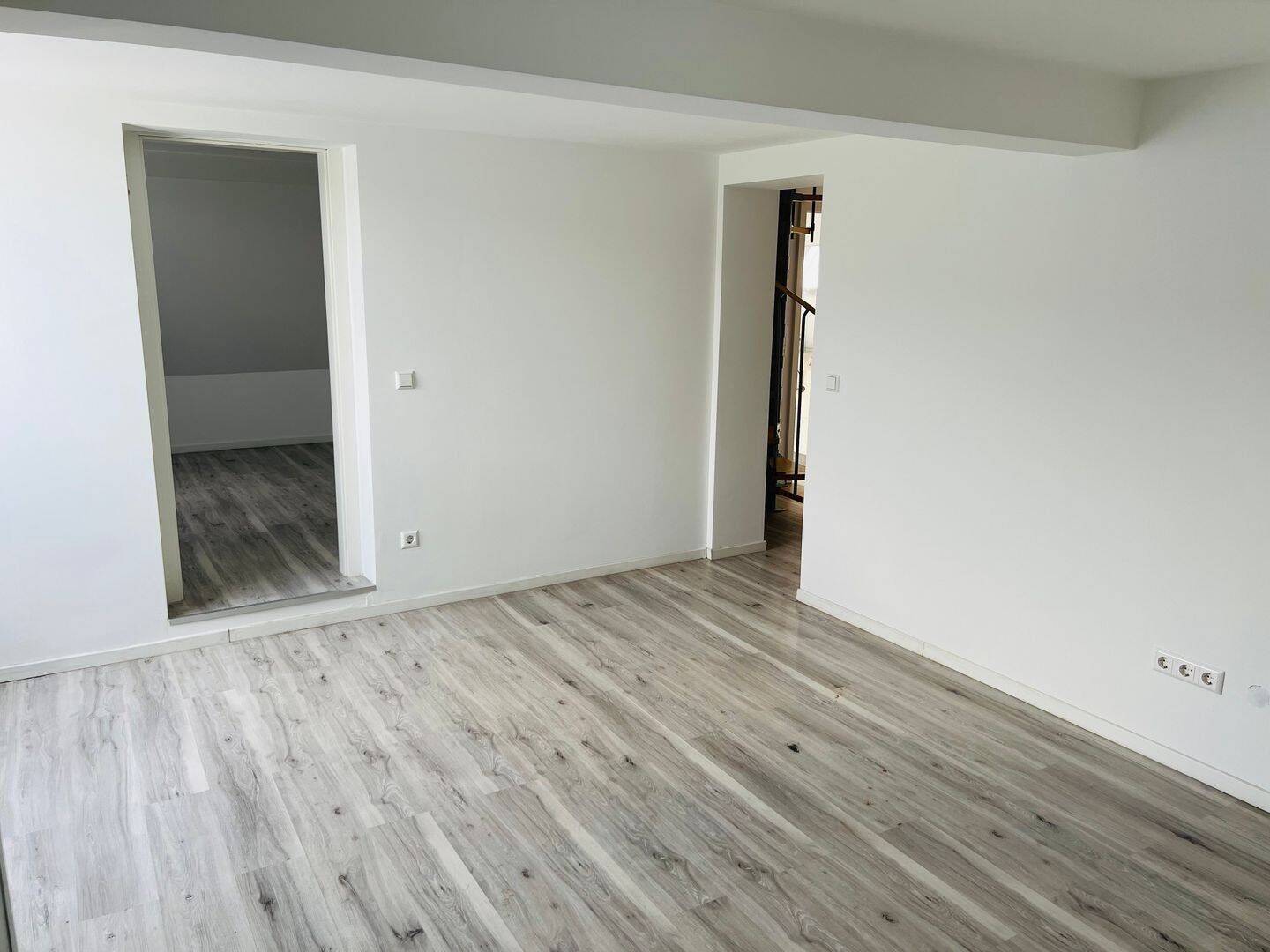 Sanierte 4 Zimmer Maisonette-Wohnung im Zentrum von Lomersheim, 75417 Mühlacker