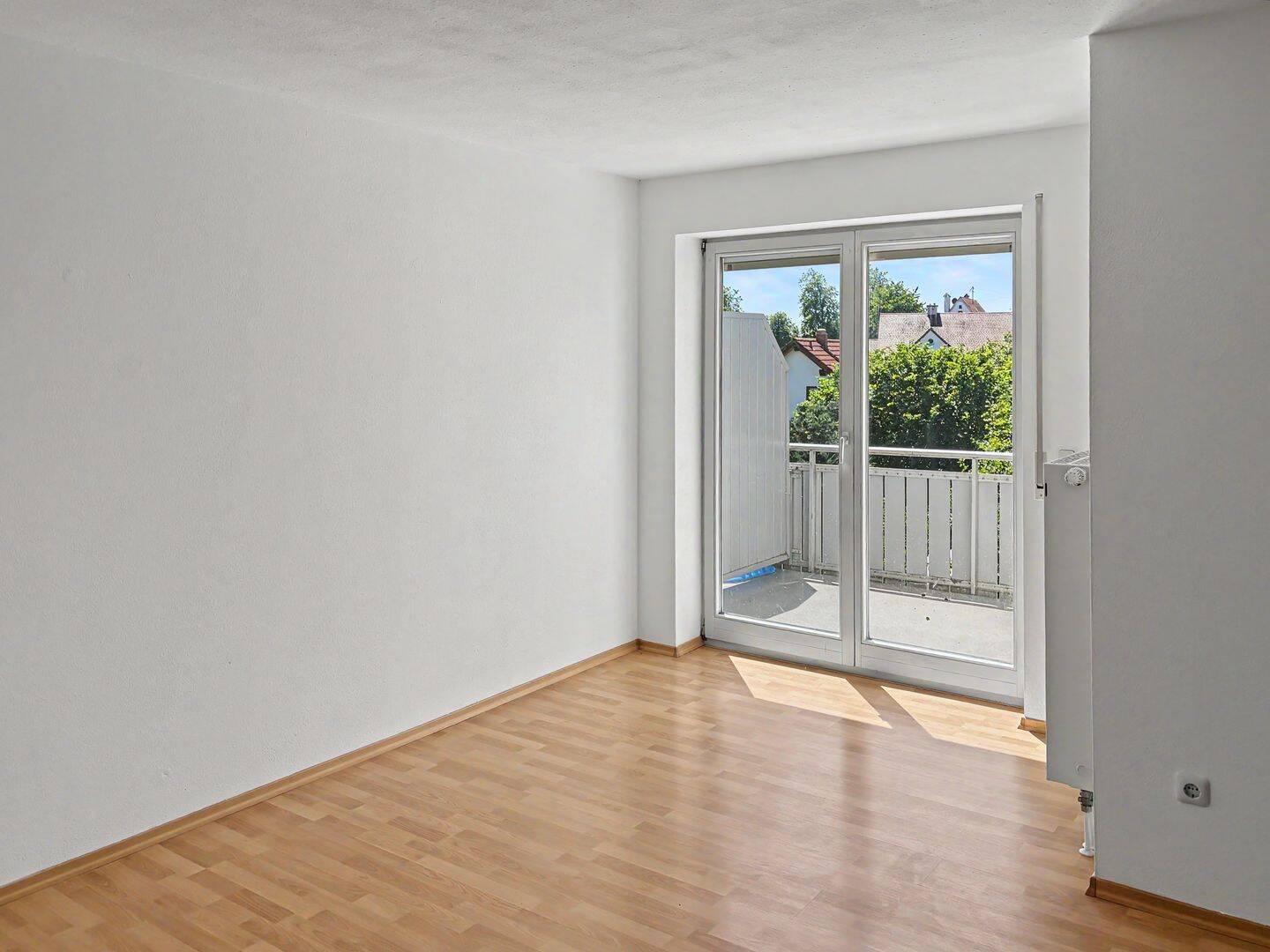 Gepflegte 2-Zimmer-Wohnung mit Balkon, Einbauküche und Stellplatz in Zusamaltheim, 86637 Binswangen