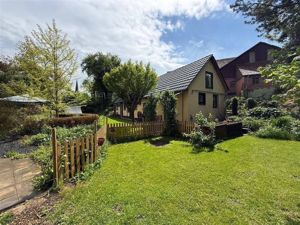 Stilvolle Altbauwohnung mit zusätzlichem Atelierhaus in Hardegsen OT nahe Göttingen, 37181 Hardegsen