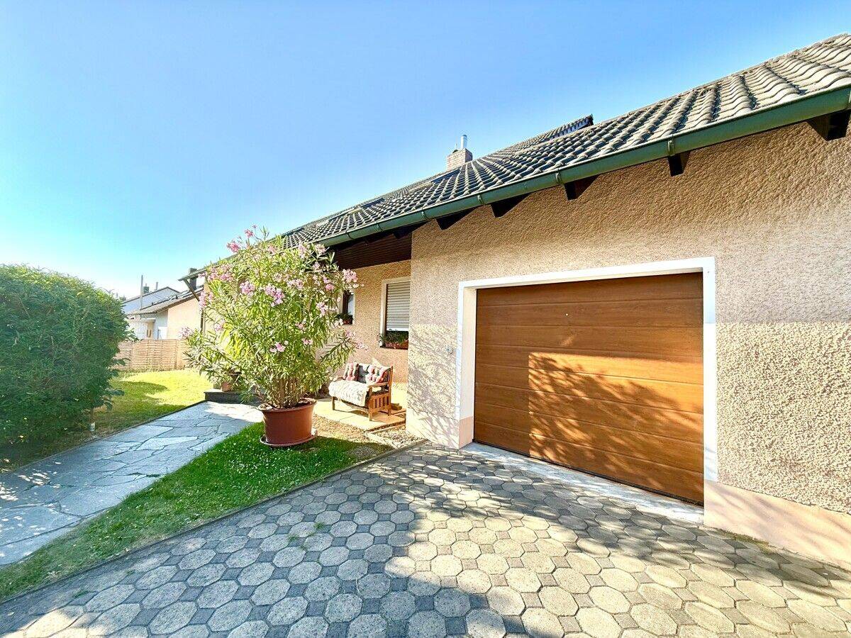 Mehr als groß genug für eine Familie! Auch groß genug für zwei Familien! Ihr Haus in Steinsberg!, 93128 Regenstauf