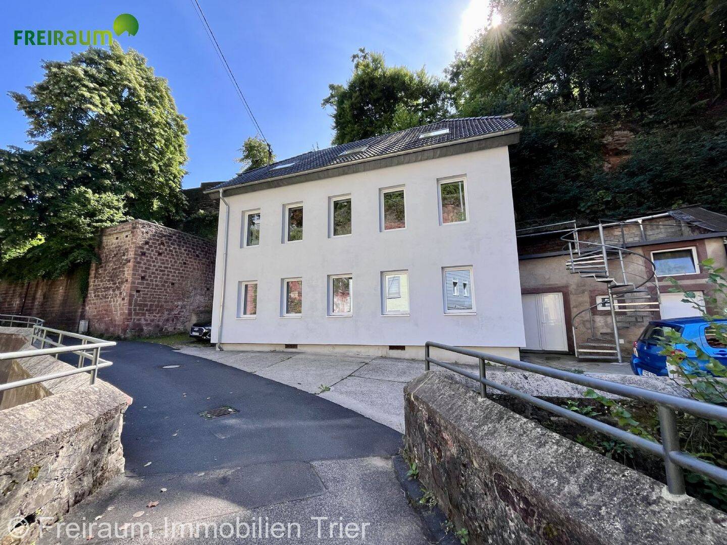 Individuell und hochwertig! Zweiparteien Energieeffizienzhaus in besonderer Lage, mit solide vermieteter Einliegerwohnung.., 54294 Trier