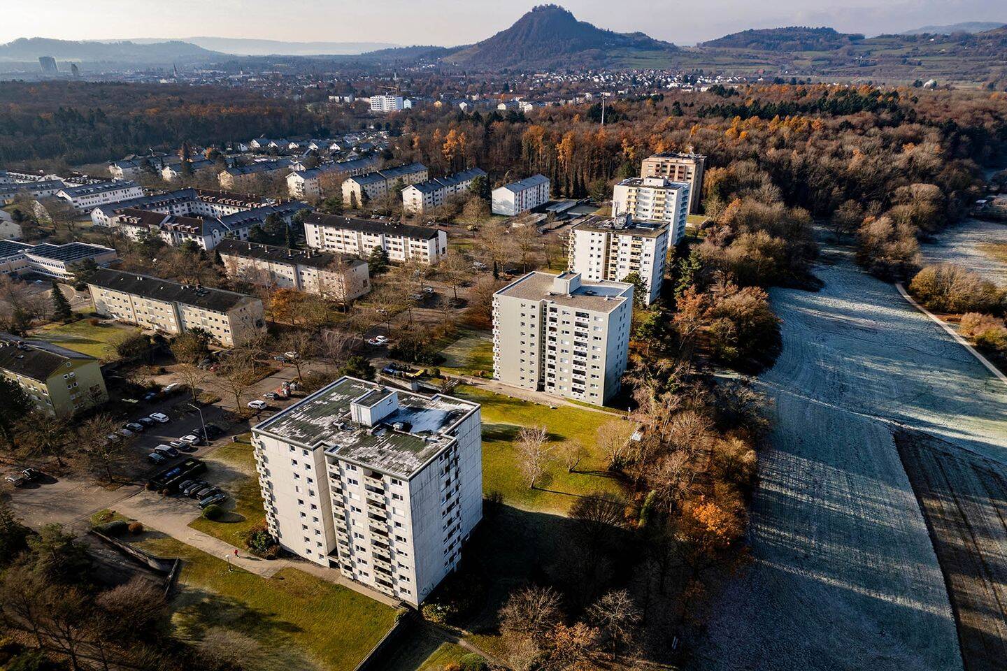 2,5-Zimmer-Wohnung mit Tiefgarage & Balkon. Saniert. Wohnen oder Vermieten, 78224 Singen (Hohentwiel)