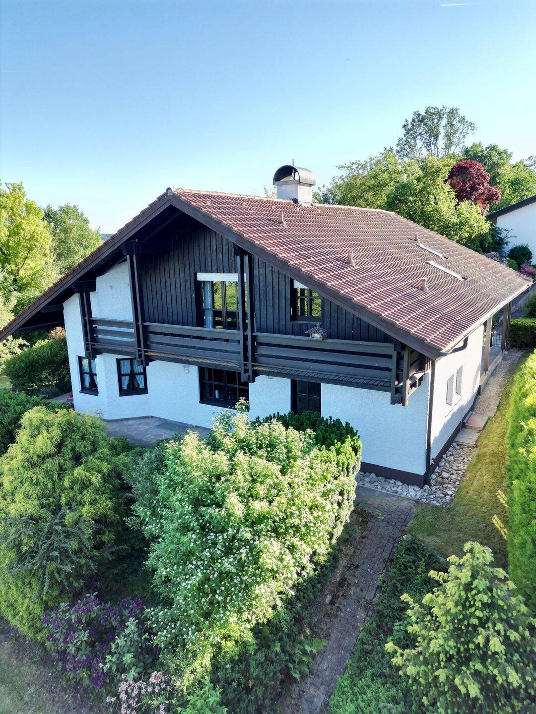 Viel Freiraum: Großzügiges Einfamilienhaus in bevorzugter Wohnlage von Eggenfelden, 84307 Eggenfelden