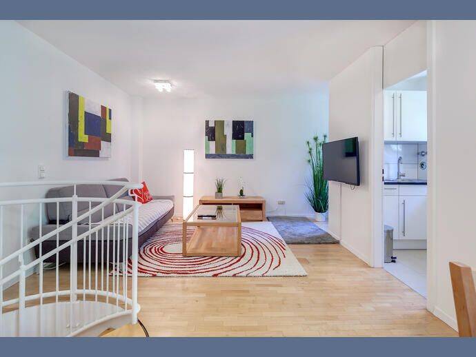 Möbliert: Ruhig Gartenwohnung über zwei Ebenen, 80807 München (Milbertshofen-Am Hart Schwabing-Freimann)