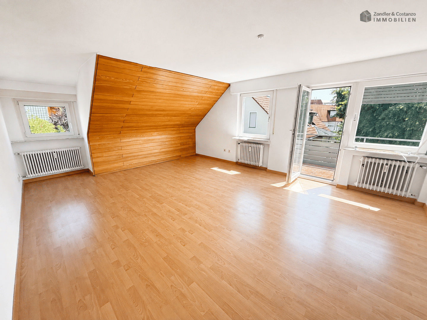 HELLE 3-ZI.-DG-WHG.: Balkon * ca. 85 qm * TL-Bad + sep. Wc * S-Luginsland (max. 2 Pers.) * ab sofort, 70327 Stuttgart