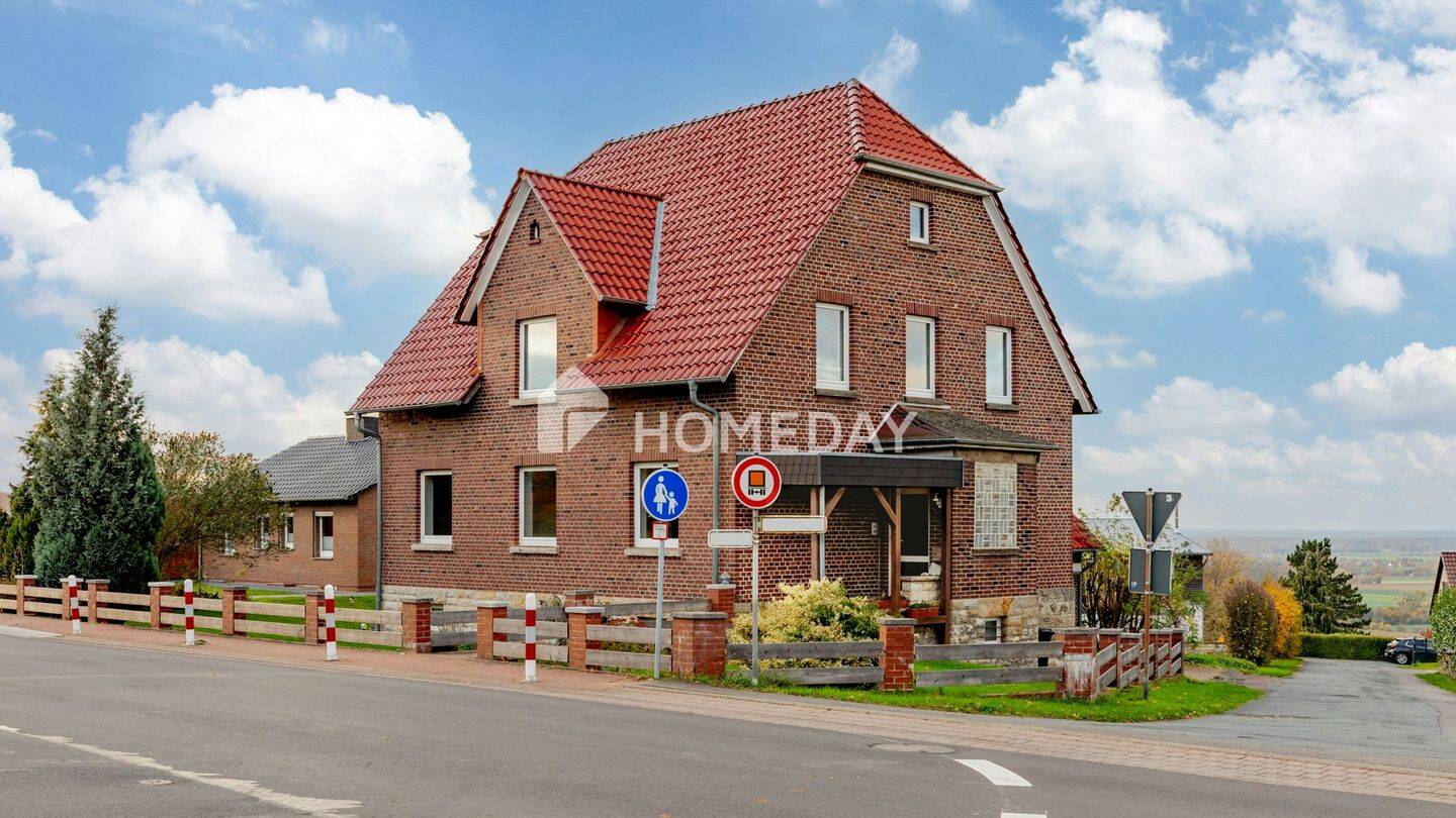 Charmantes Zweifamilienhaus mit Garten, Garagen in Obernkirchen, 31683 Obernkirchen
