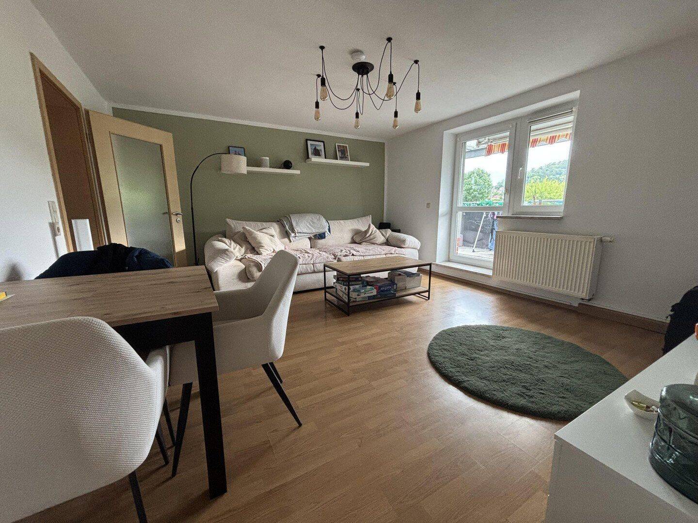 Helle 3-Zimmer-Dachgeschosswohnung mit Balkon & Einbauküche – Haustiere erlaubt, 7745 Jena