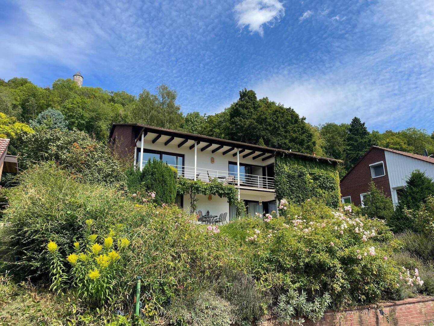 Großzügiges Einfamilienhaus mit Einliegerwohnung und Grundstück mit Weit-Fernblick, 37120 Bovenden