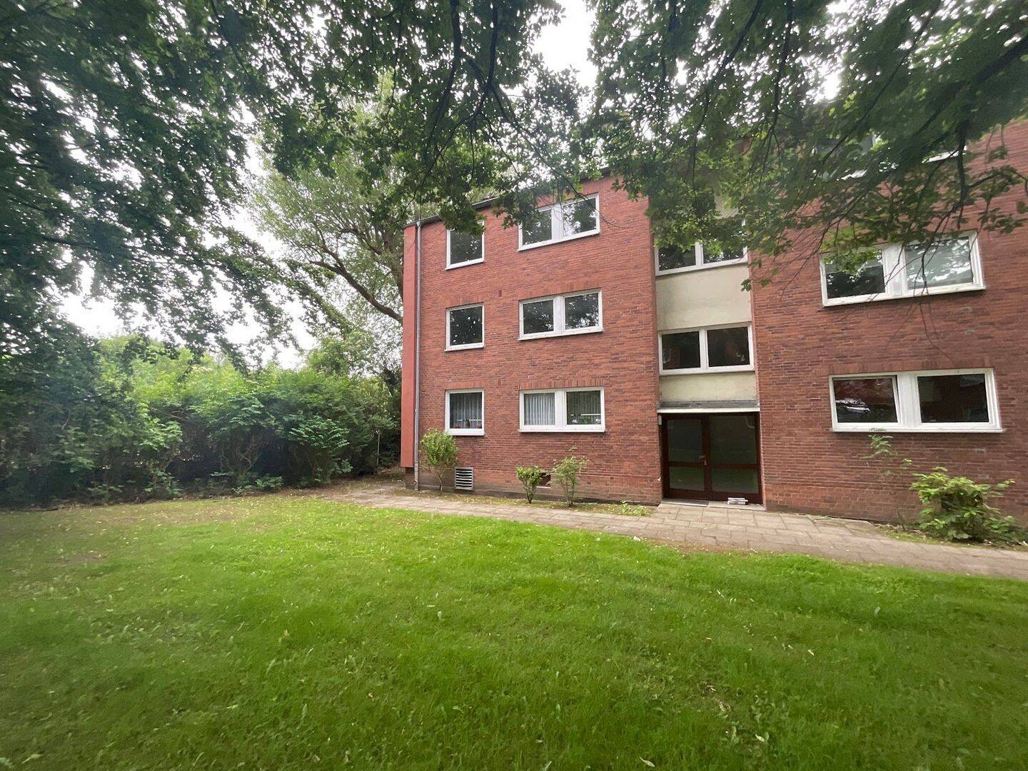 Geräumige 2,5 Zimmer- Dachgeschosswohnung, 23554 Lübeck (Innenstadt Sankt Lorenz Nord Sankt Lorenz Süd)