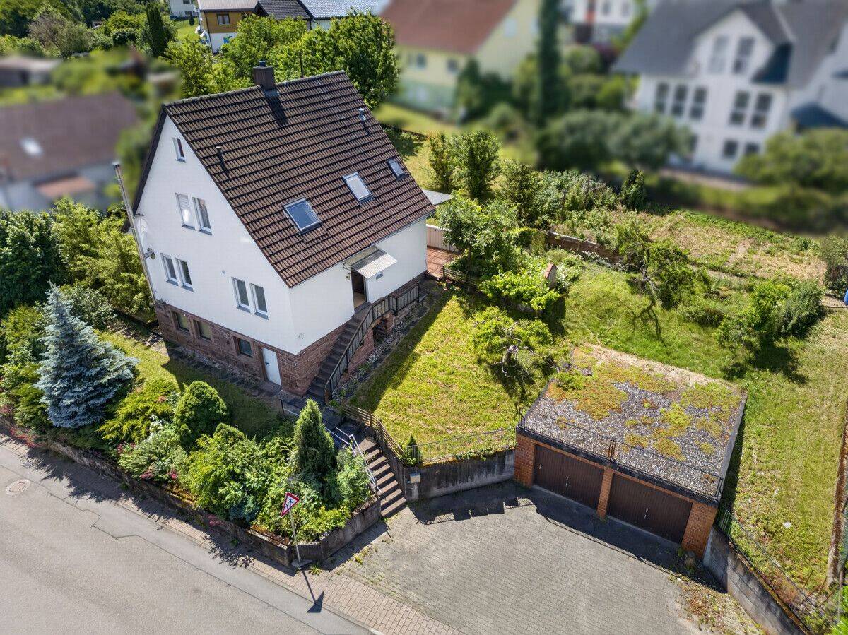 Familienzuhause mit Charakter und Naturgarten in Ottenhausen, 75334 Straubenhardt