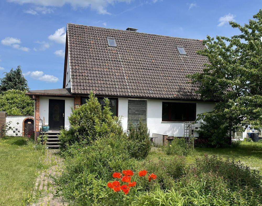 Großen Haus mit Vollkeller und Nebengelass – 23974 Neuburg, 23974 Neuburg