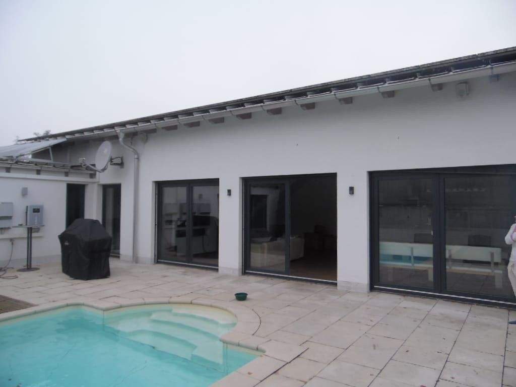 Exklusives Wohn- & Geschäftshaus in Kirchroth | 2 Wohneinheiten, Pool & großes Grundstück, 94356 Kirchroth