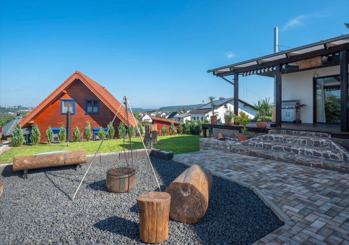 145 m² Luxuswohnung direkt am Waldrand in Schmelz – Garten, Terrasse, Kaminofen, Einbauküche, 66839 Schmelz