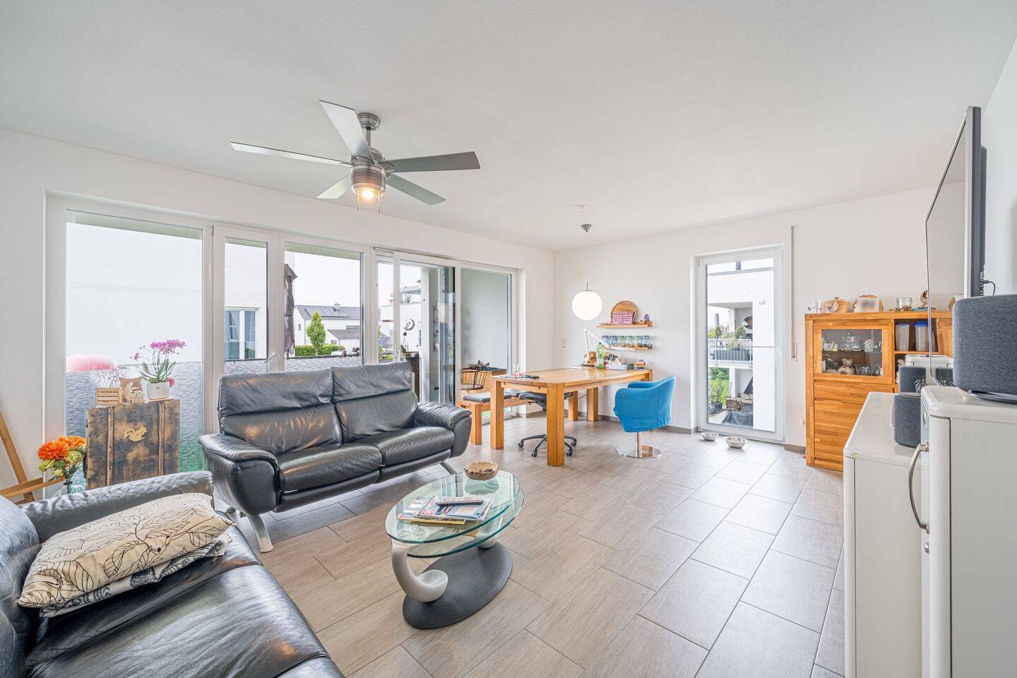 Jung und modern! Großzügige und lichtdurchflutete 3,5-Zimmer-Eigentumswohnung mit herrlichem Balkon, 88480 Achstetten