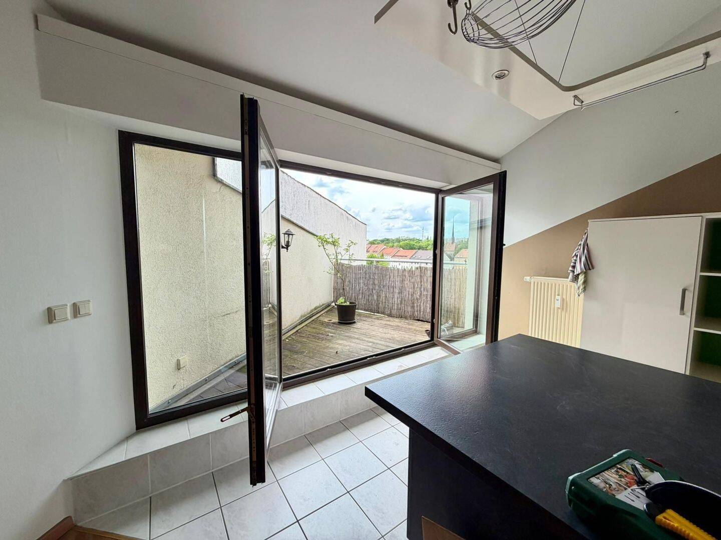 gemütliche 3- Raumwohnung – Maisonette mit Galerie/ Terrasse und Fahrstuhl ! Einbauküche möglich !, 2826 Görlitz
