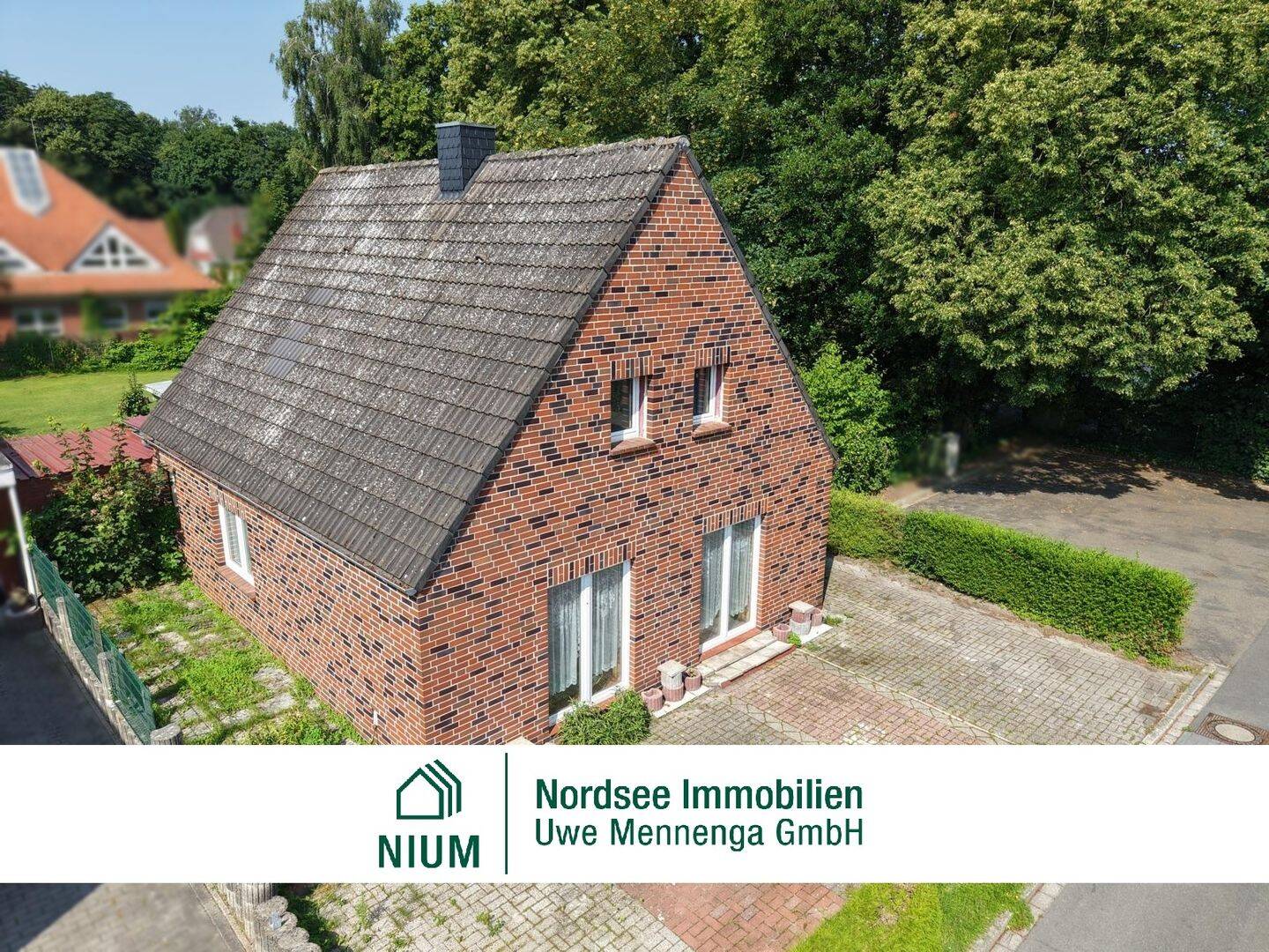 Ruhige Bestlage direkt am Schwanenteich – Sanierungsbedürftiges Wohnhaus für Handwerker, 26506 Norden