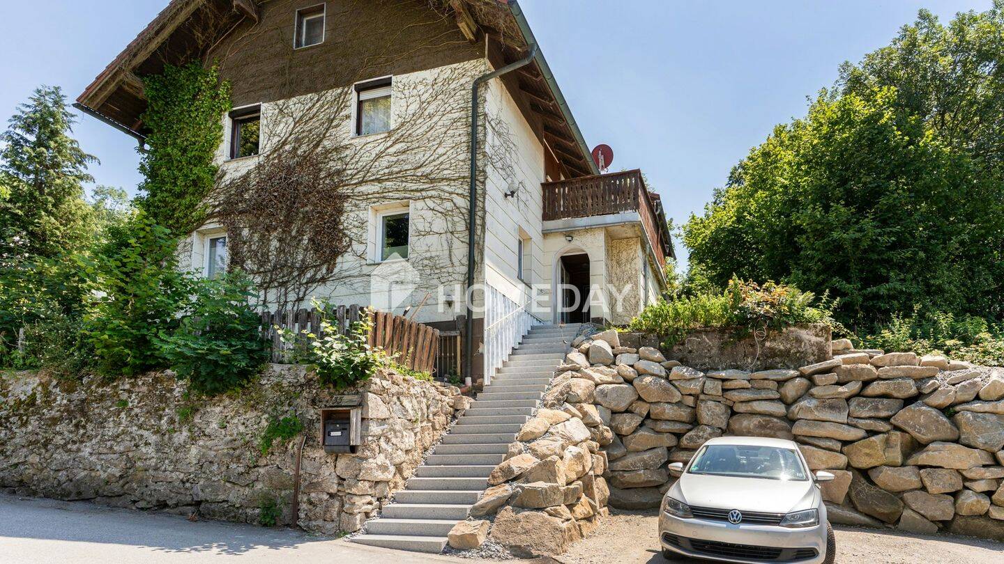 Familienhaus mit 210 m² Wohnfläche und acht Zimmern in naturnaher Lage, 94104 Tittling