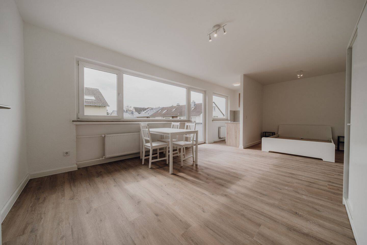 Bonn-Beuel: Modernes Apartment – Mit Einbauküche in zentraler Lage, 53225 Bonn (Beuel Geislar Schwarzrheindorf Vilich Vilich-Rheindorf)