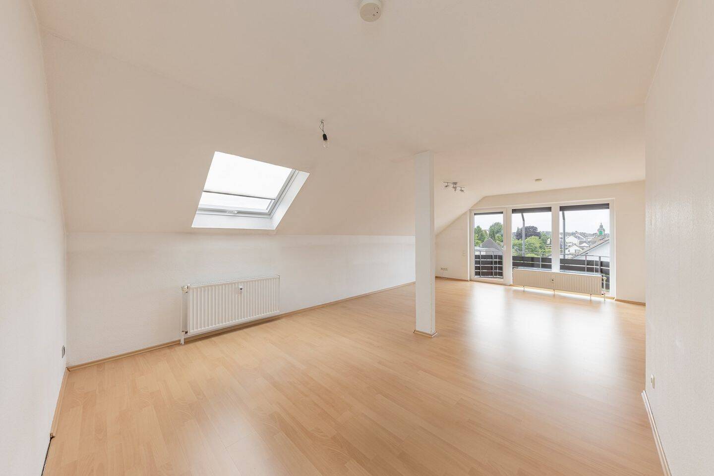 Komfort ohne Kompromisse: Eigentumswohnung mit Balkon, Loggia, Hobbyraum und einem Stellplatz, 42477 Radevormwald