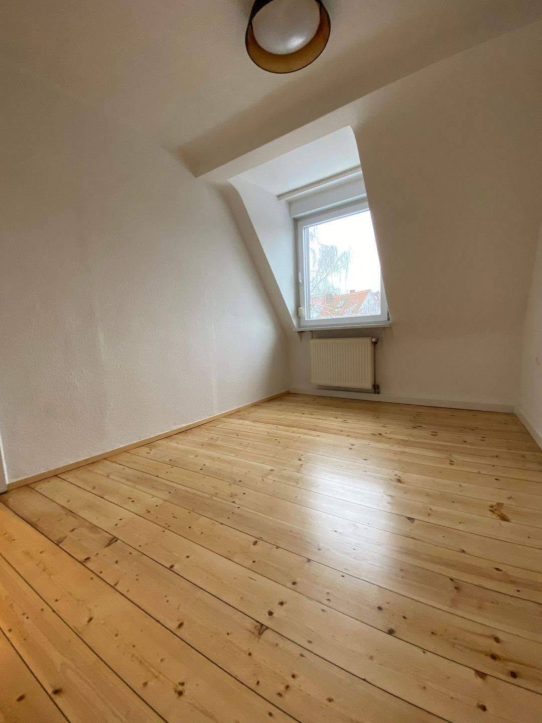 Erlenstegen ! Helle gepflegte 2,5-Zi.DG-Whg.,53 m², Holzdielenböden, Gartenmitbenutzung, 3.OG ohne Aufzug, 90491 Nürnberg