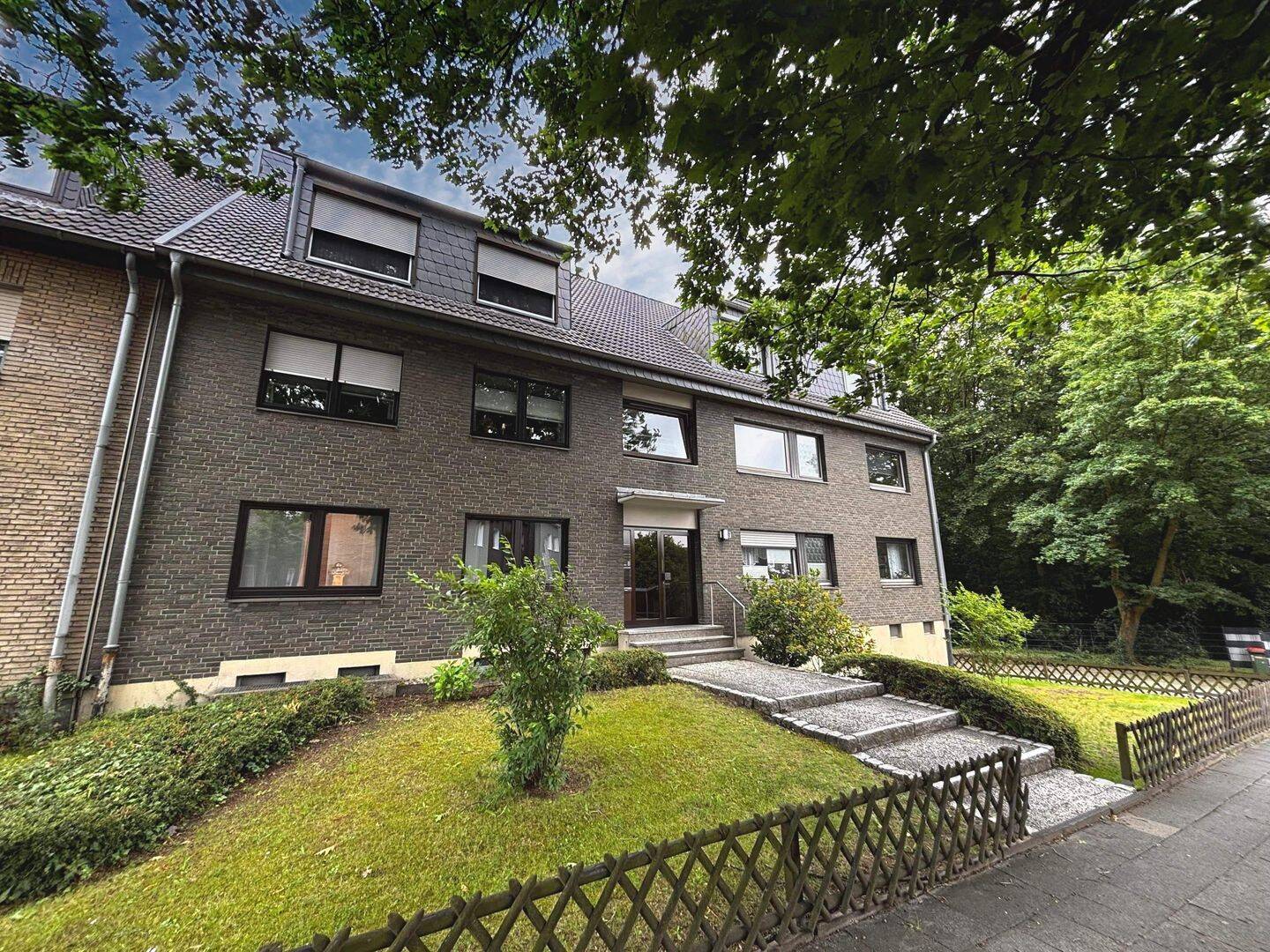 Leerstehende 3-Zimmer-Wohnung mit großem Wohnzimmer und Waldblick, 46145 Oberhausen
