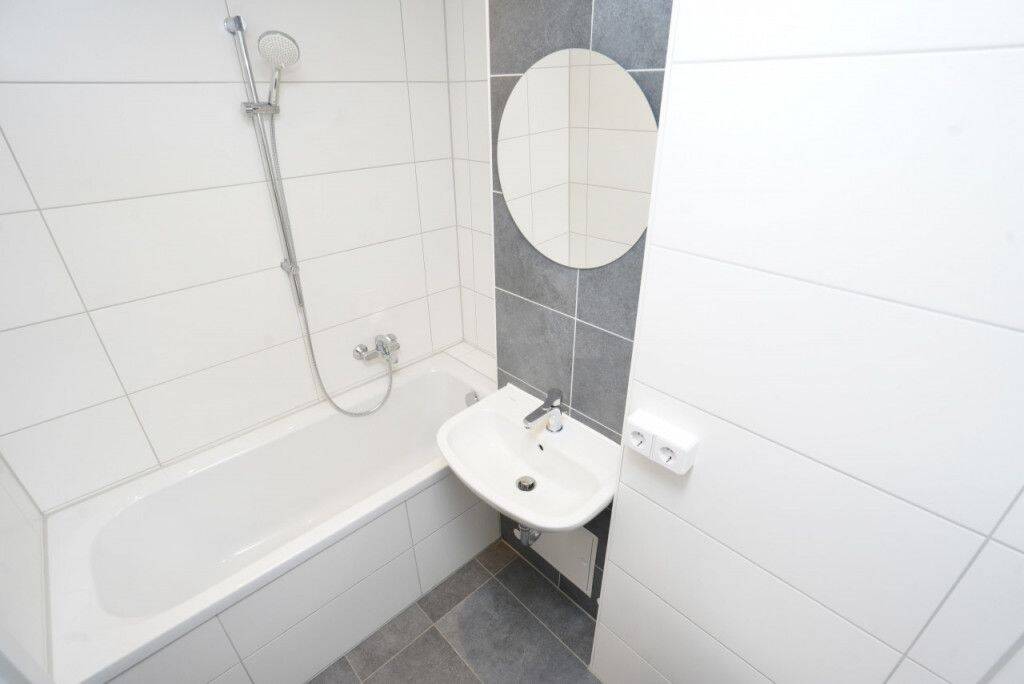 Modernes Bad / Balkon / Aufzug, 9127 Chemnitz