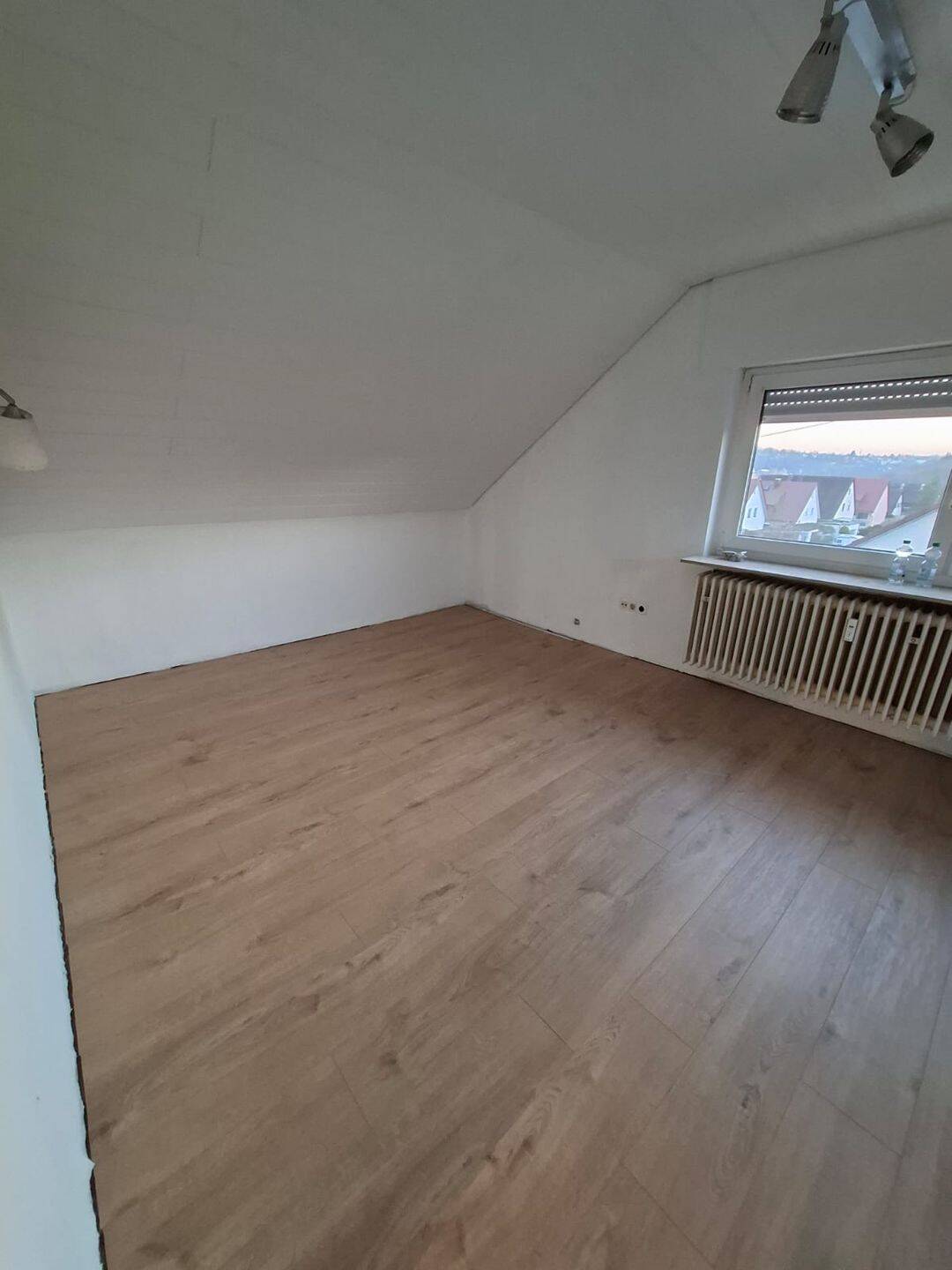 Helle 3-Zimmer Dachgeschosswohnung in Backnang, 71522 Backnang