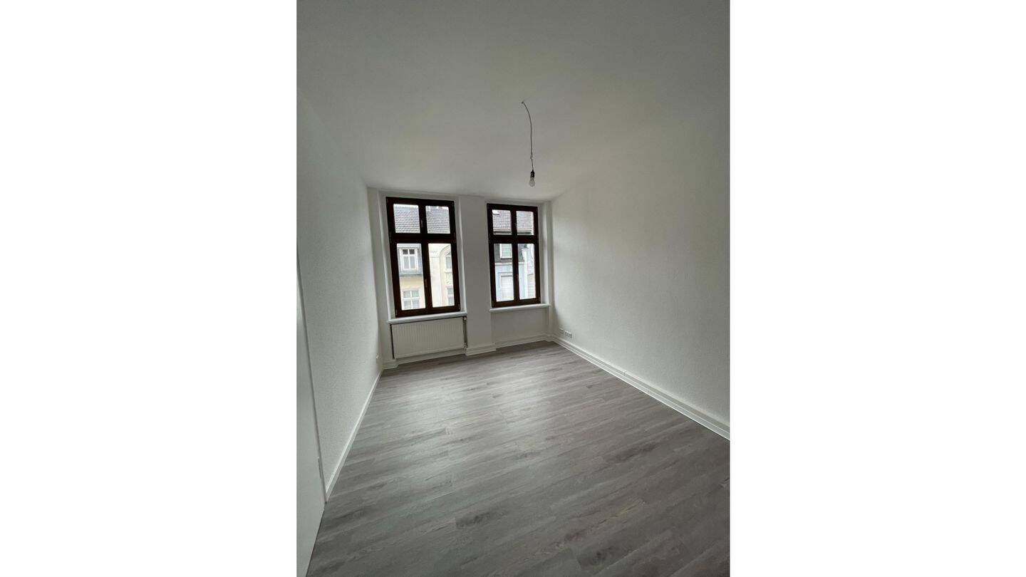 Frisch renovierte 4-Zimmer-Wohnung mit 104 m² – sofort bezugsfrei, 42277 Wuppertal (Barmen)