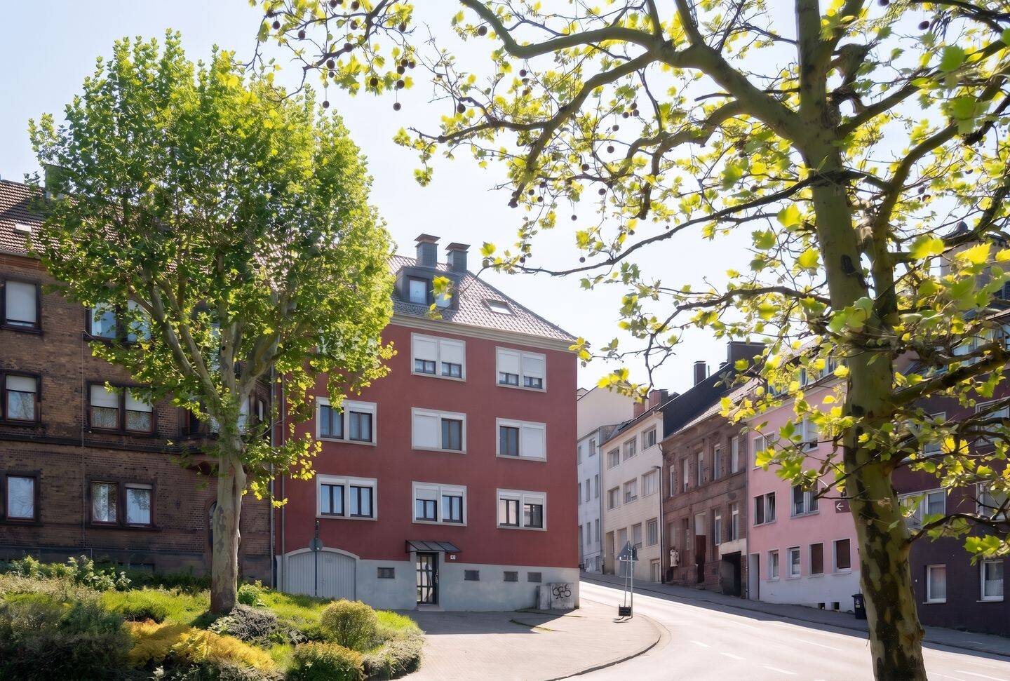 Entwicklungsfähiges Mehrfamilienhaus mit sieben Wohneinheiten in Neunkirchen!, 66538 Neunkirchen