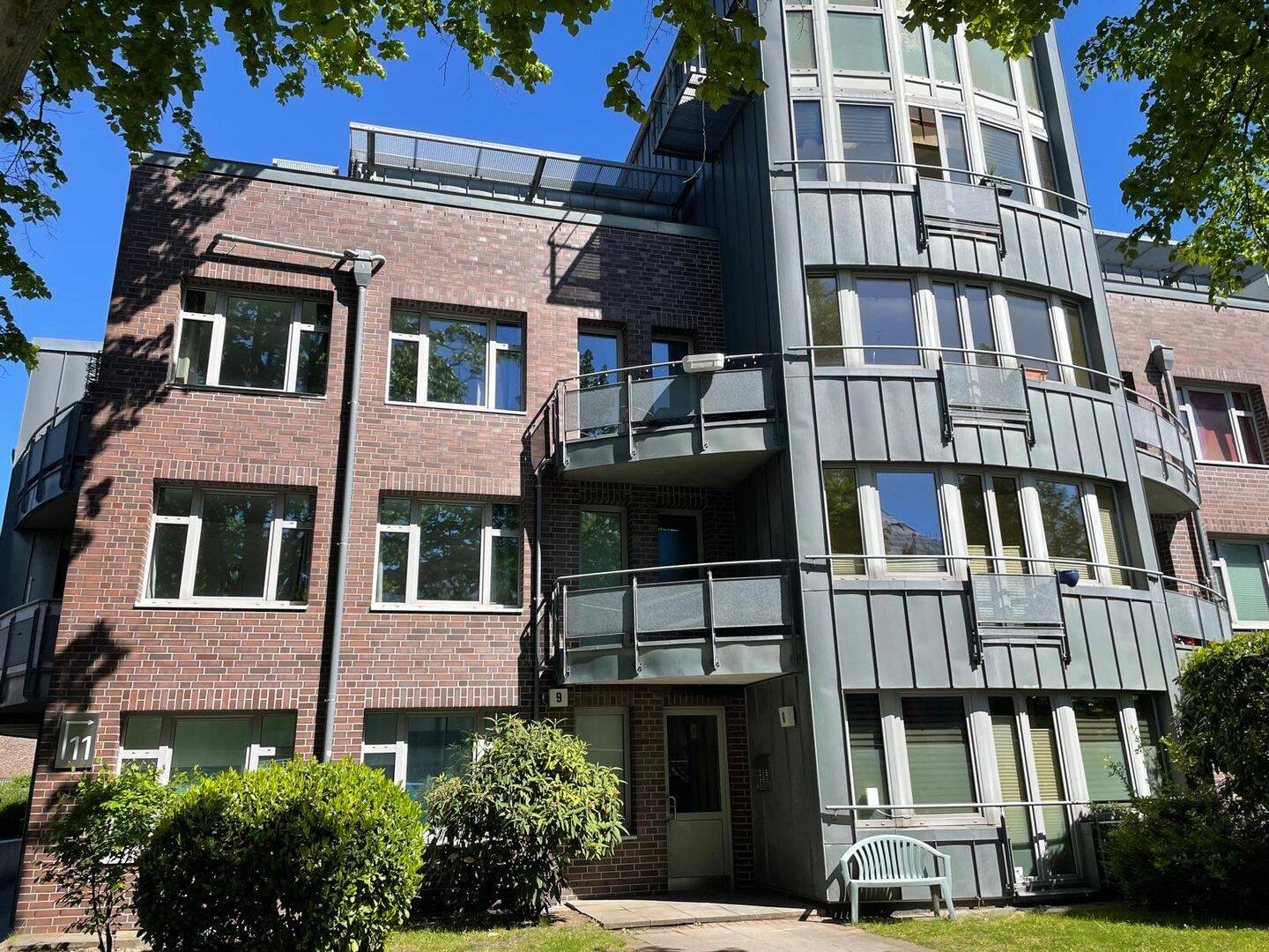 Lichtdurchflutete 2-Zimmer-Maisonette-Galeriewohnung mit beeindruckender Fensterfront, Preis VB!, 22177 Hamburg (Wandsbek Bramfeld Steilshoop)