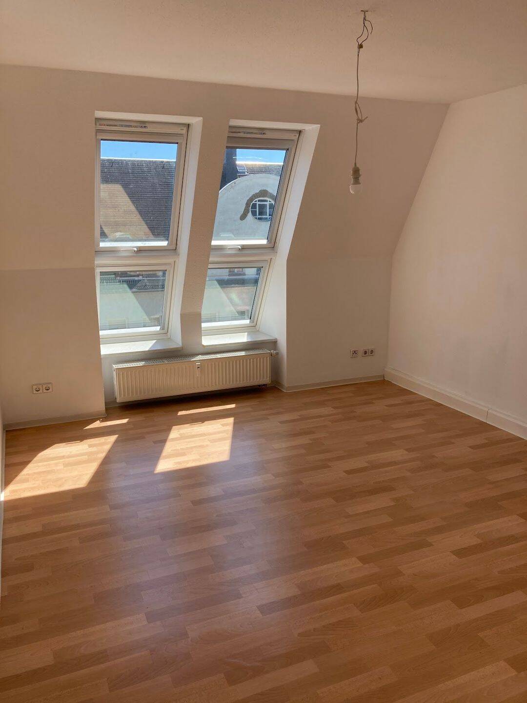 Zentrale 3-Raum-Wohnung mit Aufzug, Stellplatz und Top-Anbindung für Familien und Paare., 7545 Gera (Bieblach Innenstadt Ostviertel Pforten Untermhaus)