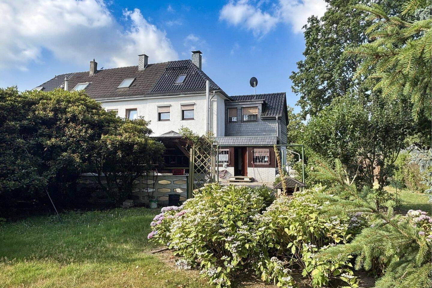 Schönes Reihenendhaus in Oberdümpten, 45475 Mülheim an der Ruhr (Dümpten Mellinghofen Mitte-Ost)