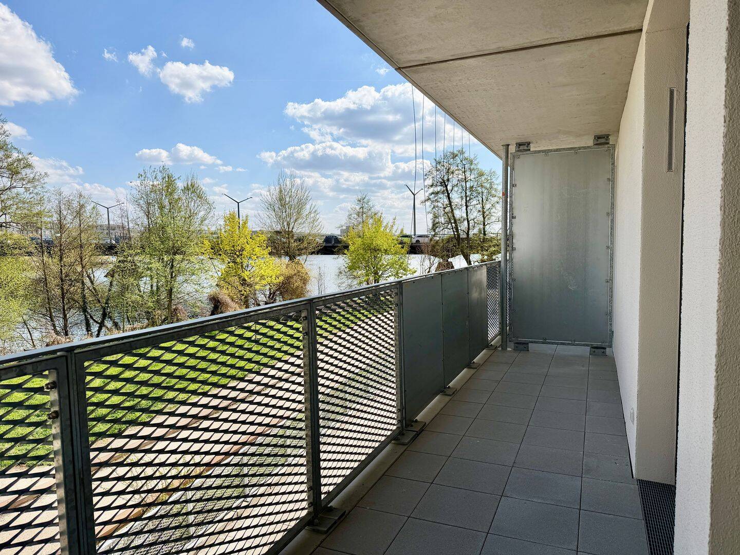 Panorama-Blick über das Wasser: 3-Zimmer-Wohnung mit Balkon und einzigartigem Ausblick, 13587 Berlin (Spandau Hakenfelde Kolonie Wannseeaten Siedl. Wohnsiedlung Hakenfelde)