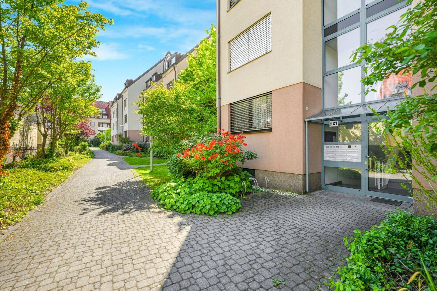 Gepflegte 3-Zimmer-Wohnung mit Aufzug, Gäste-WC und eigener Garage in ruhiger und grüner Lage, 4316 Leipzig (Baalsdorf Holzhausen Mölkau)