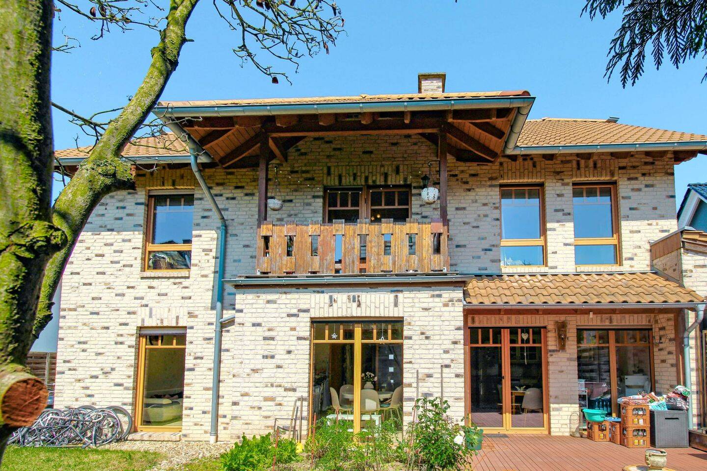Top gepflegtes frei stehendes Mehrfamilienhaus in ruhiger und gepflegter Lage in Düren!, 52351 Düren