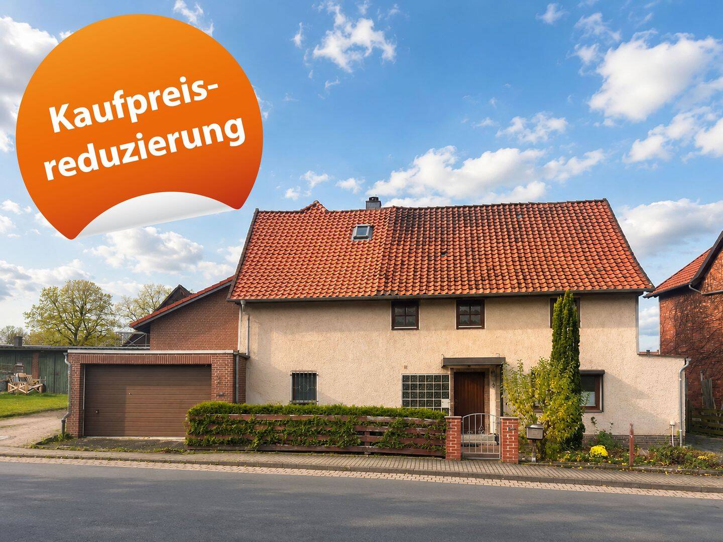 Großes Einfamilienhaus mit Balkon, Sauna und Garage in Schellerten-Wendhausen, 31174 Schellerten