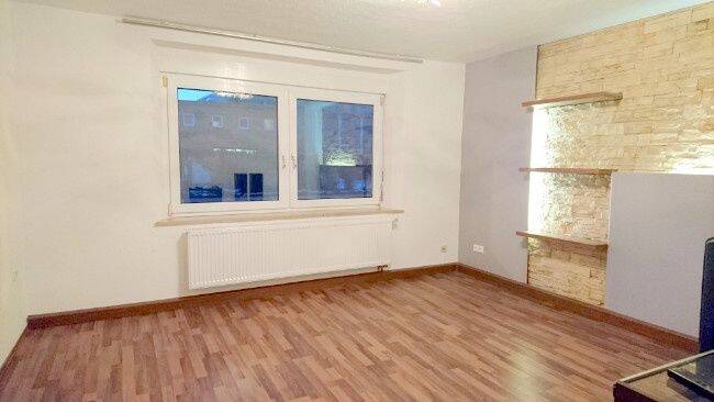 Ab 01.10. In Uninähe, Hochparterre: Ideal für 2er-Studenten-WG geeignet, helle 2ZKB mit Einbauküche!, 93053 Regensburg (Galgenberg Kasernenviertel Kumpfmühl-Ziegetsdorf-Neuprüll Oberisling-Graß)