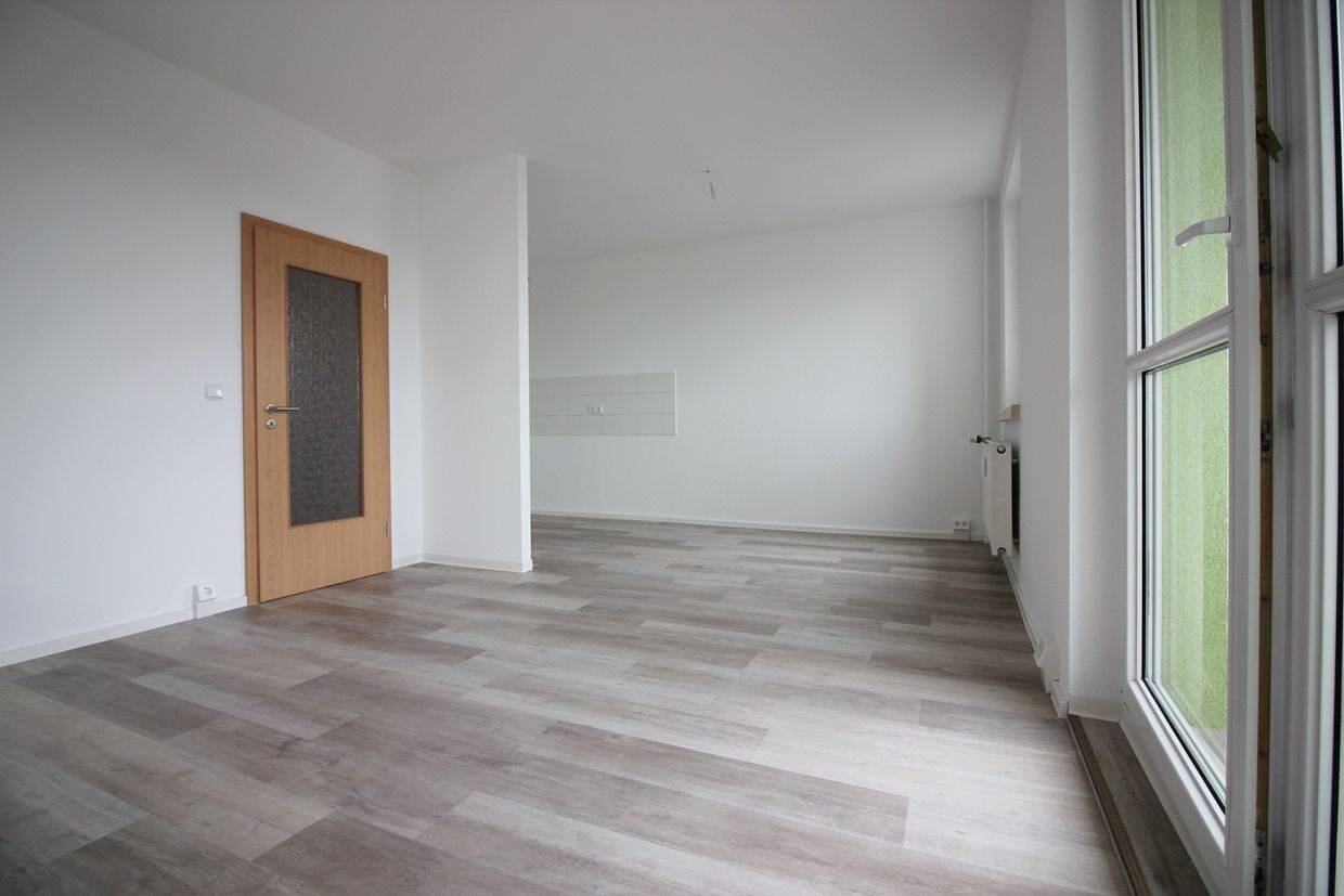 3-Raumwohnung mit Badewanne und Balkon, 9119 Chemnitz (Helbersdorf Kapellenberg Kappel Zentrum)