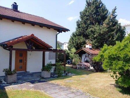 Charaktervolles Familiendomizil mit Entwicklungsspotential in begehrter Lage mit großem Grundstück, 84524 Neuötting